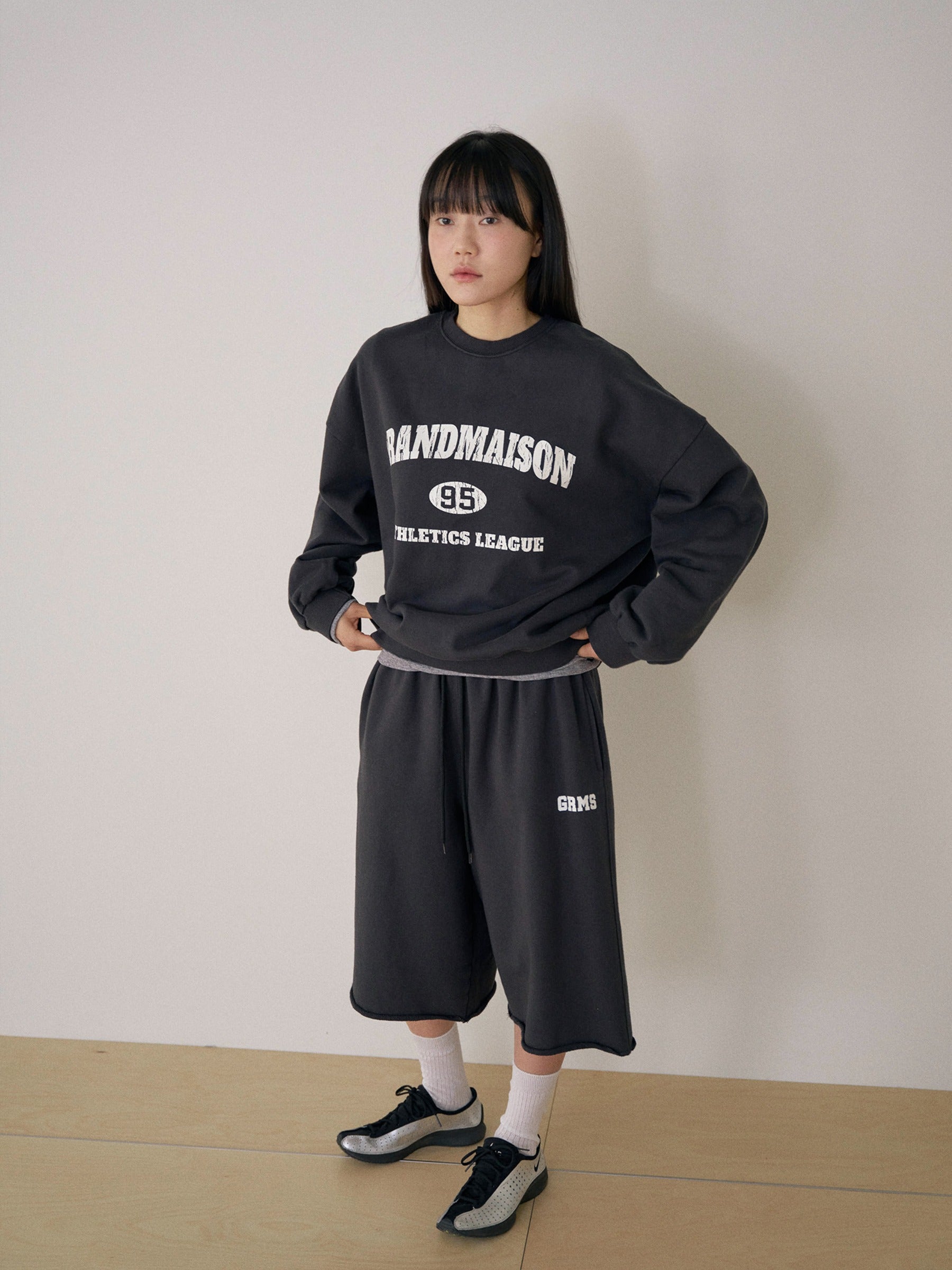 クラック レタリング スウェット 韓国（チャコール）｜韓国