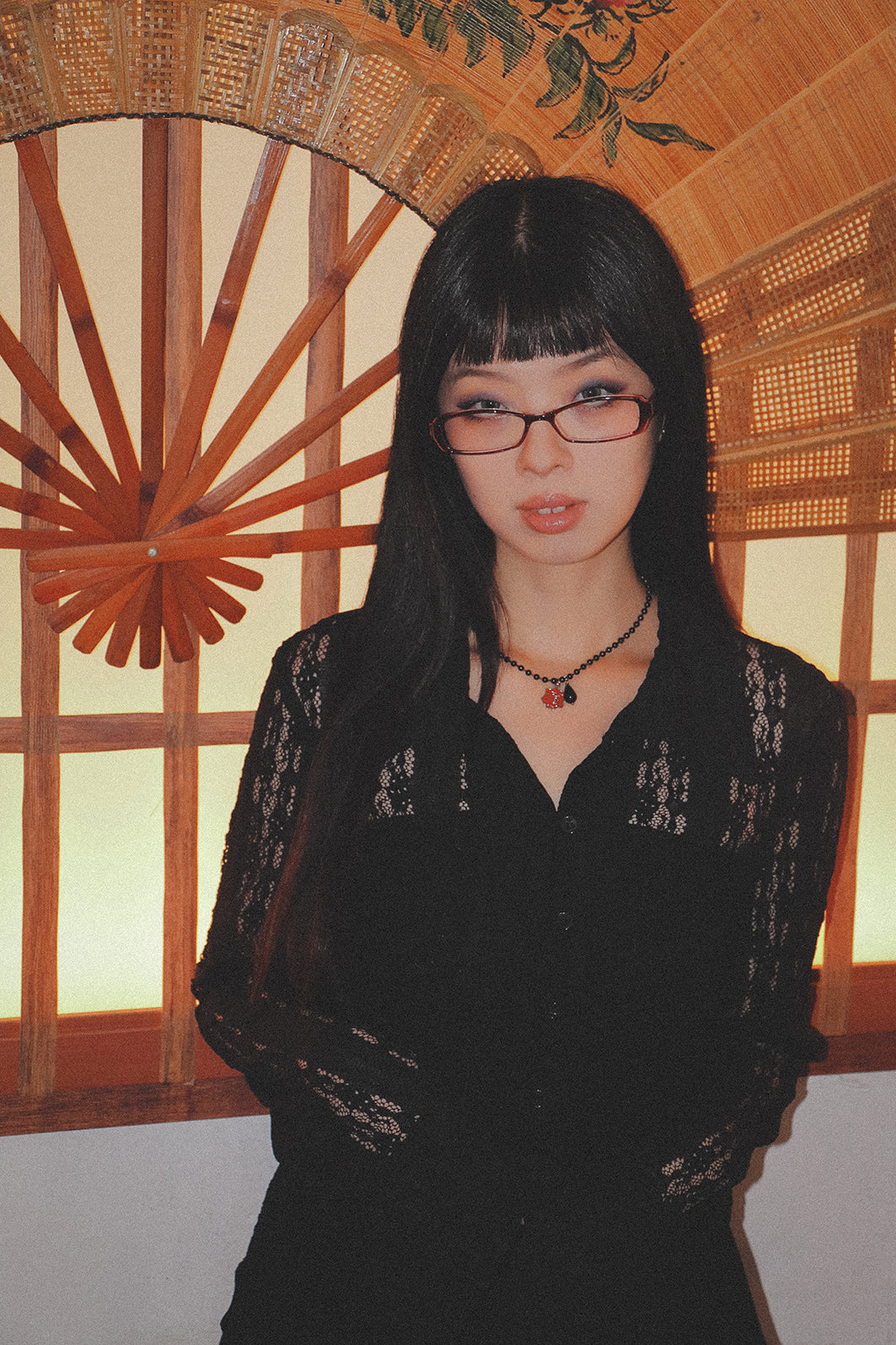 MIAE 紅煙 ブラックローズ チョーカー コーデ|シンプル おしゃれ 韓国 アクセサリー レディース