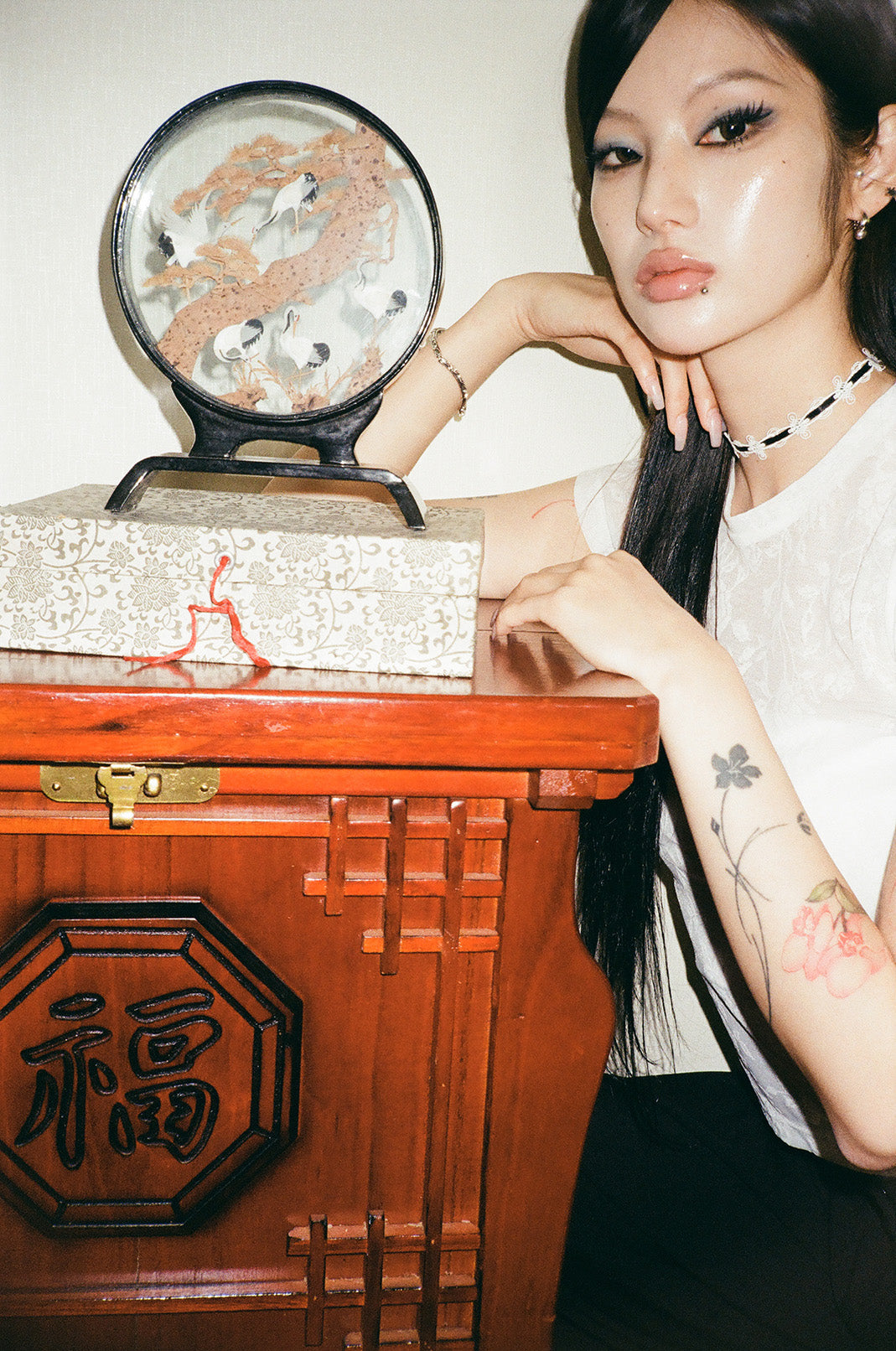 MIAE 暮月 チョーカー ホワイト 着用|韓国ミニマルファッション アクセサリー レディース