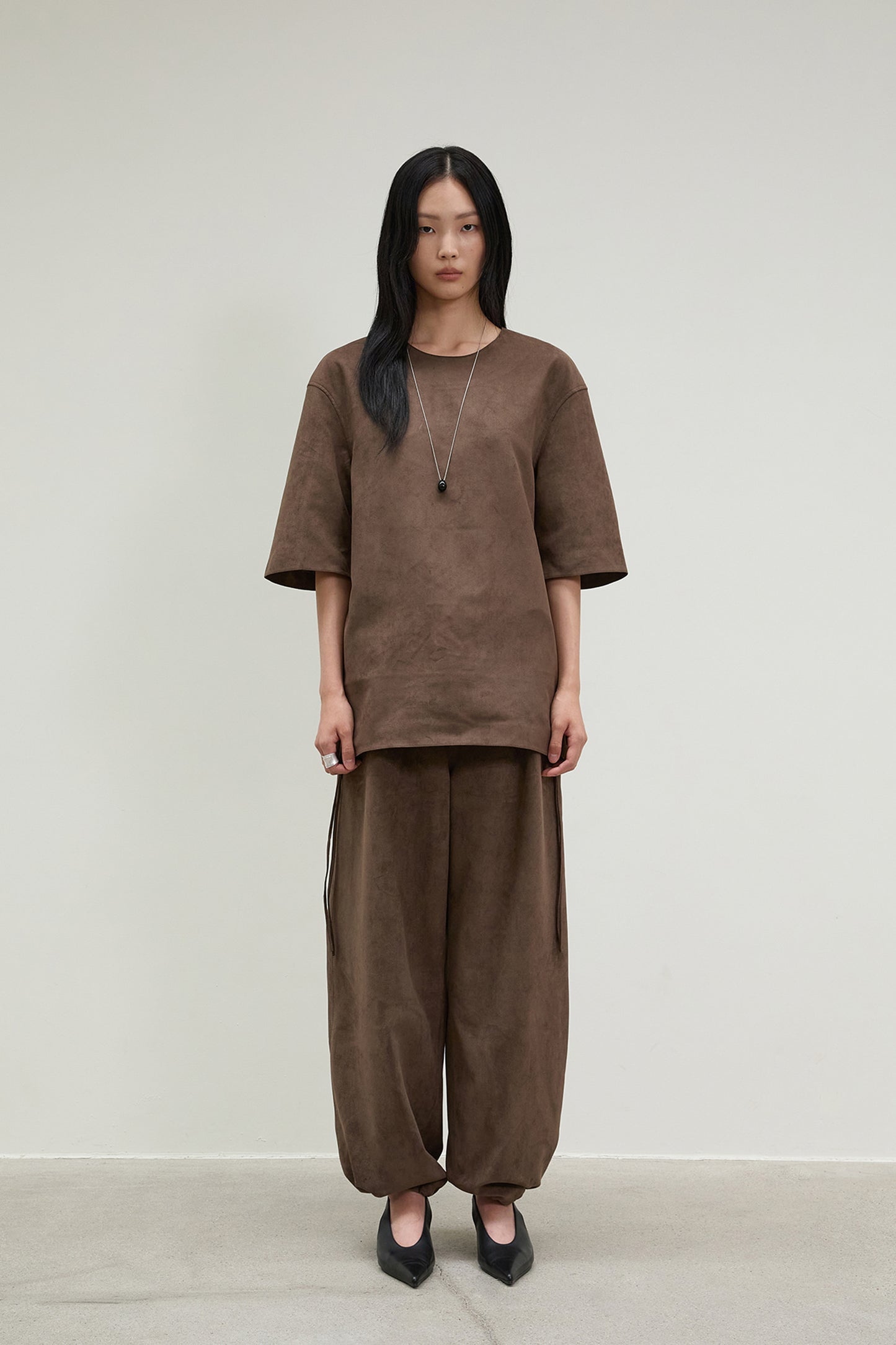 【BLOSSOM H COMPANY 2025AW】GAEIL SUEDE PANTS