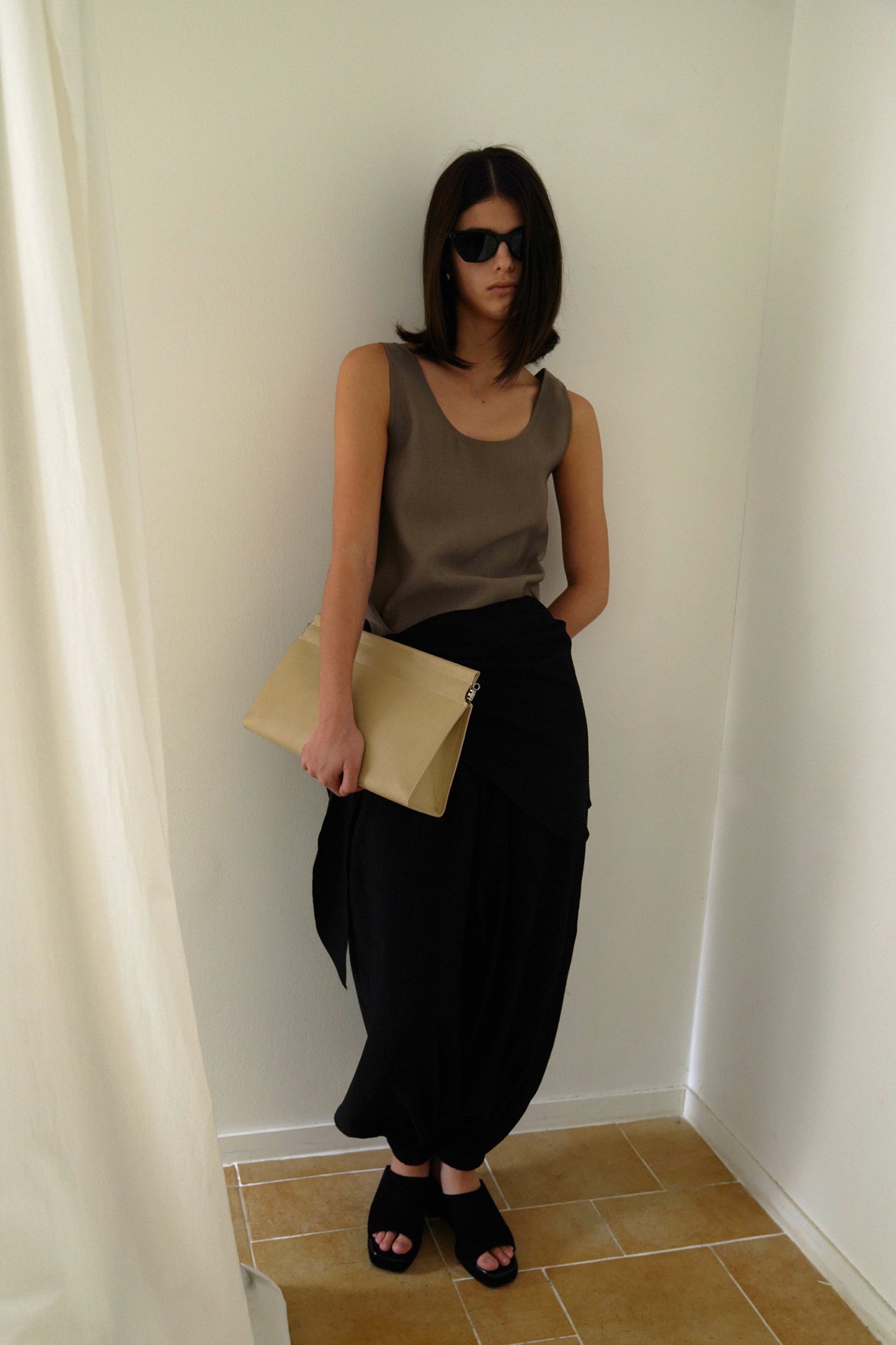 【BLOSSOM H COMPANY 2025AW】CRINKLED SLEEVELESS