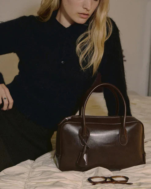 黒ではなく、ブラウンという選択。