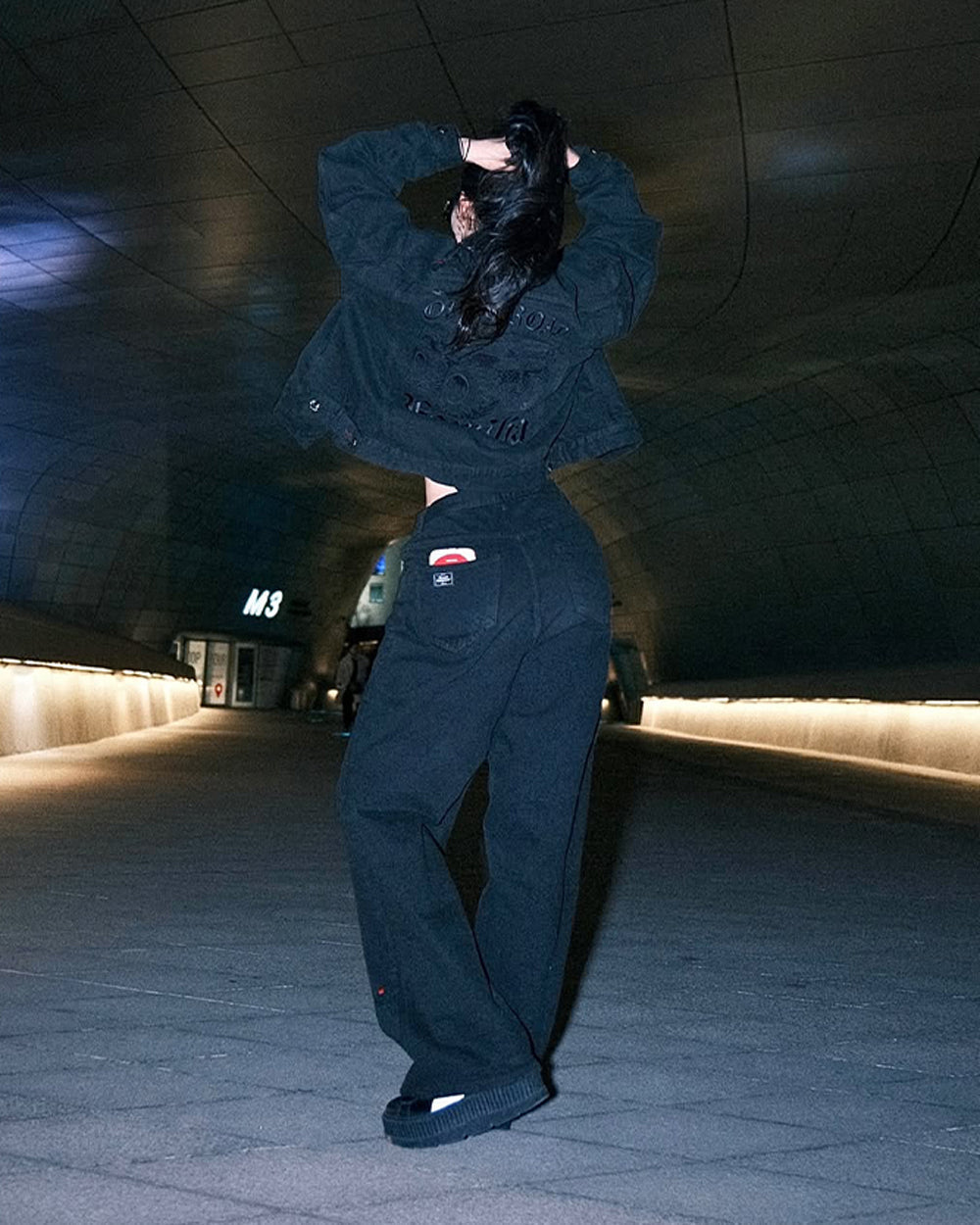 Oksuroad washed black denim trucker jacket