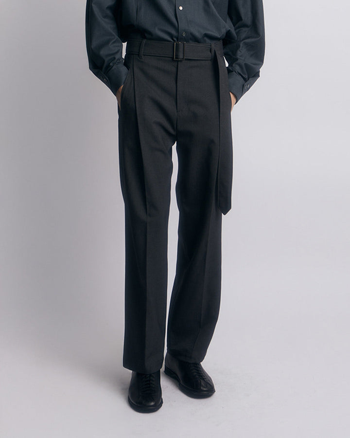 ASYMMETRIC PLEAT BELTED TROUSER -GREY