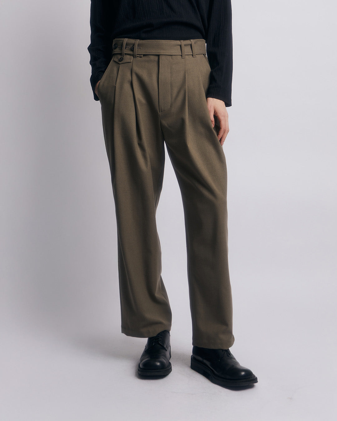 MINI POCKET BELTED TROUSER -KHAKI