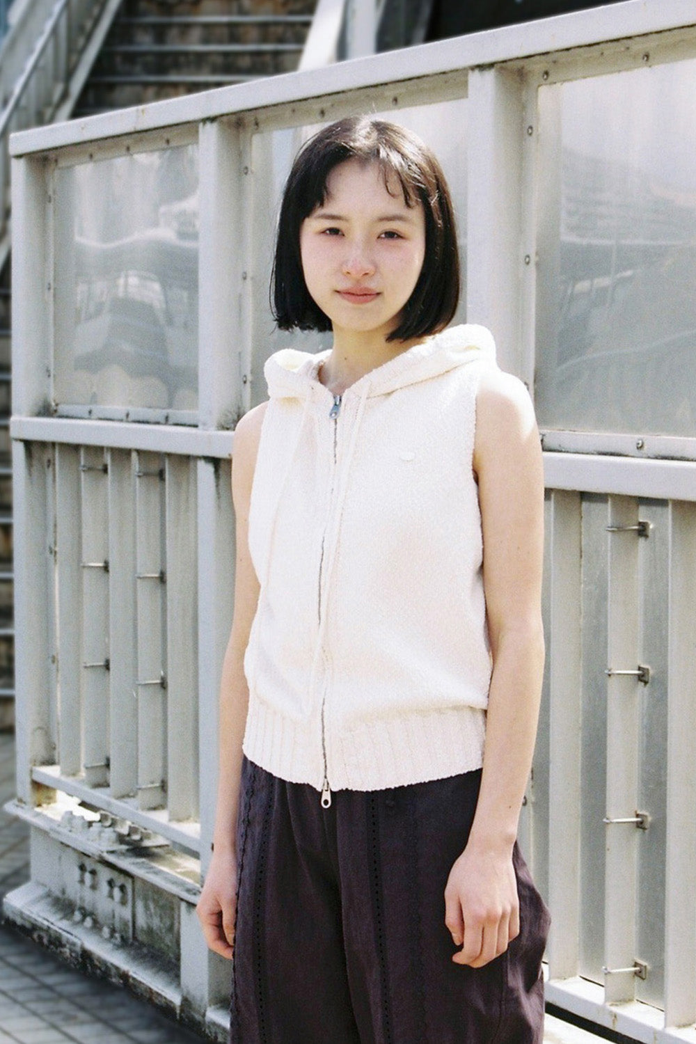 HOODED KNIT ZIP-UP VEST-IVORY