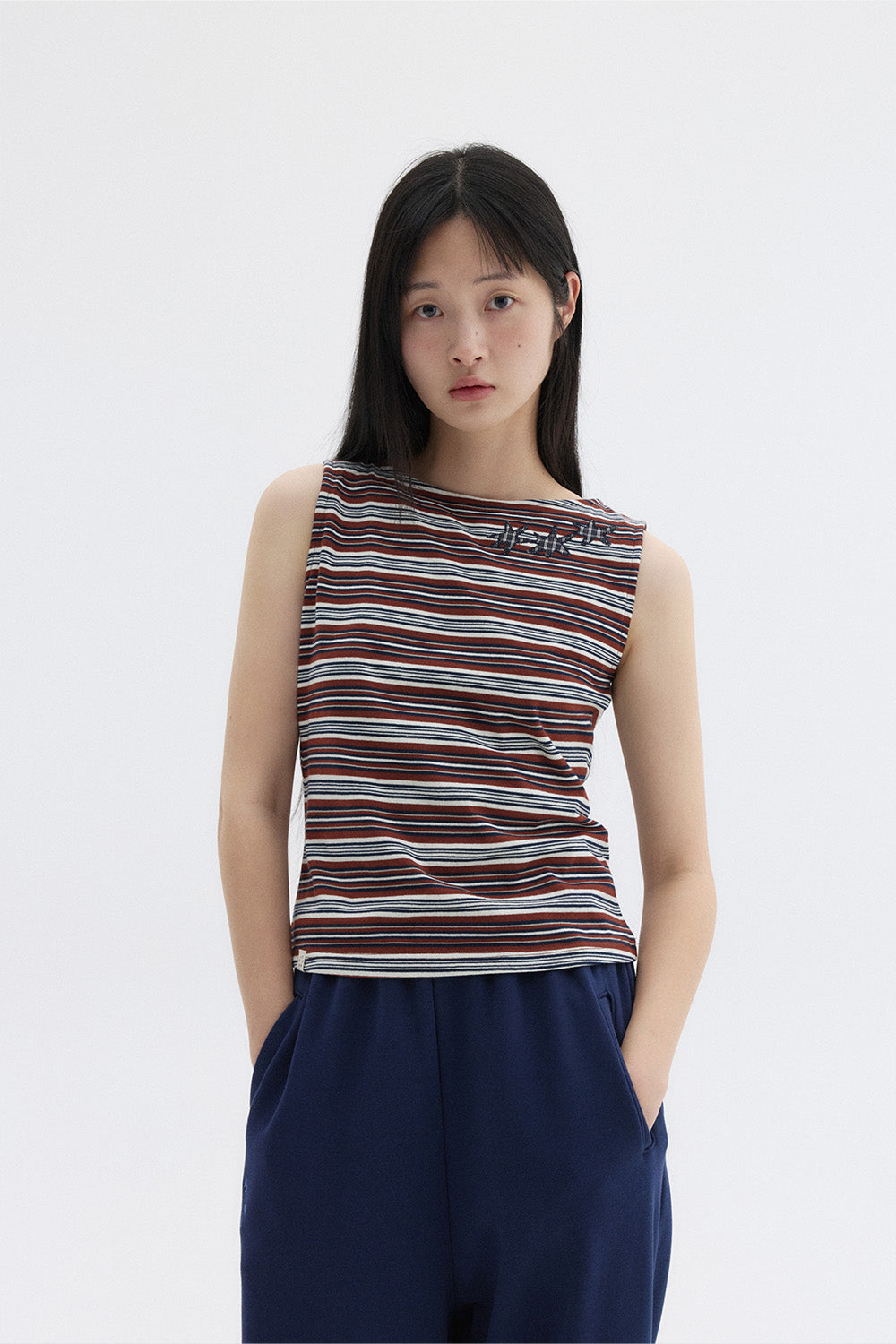 STAR BOAT NECK SLEEVELESS- BROWN 