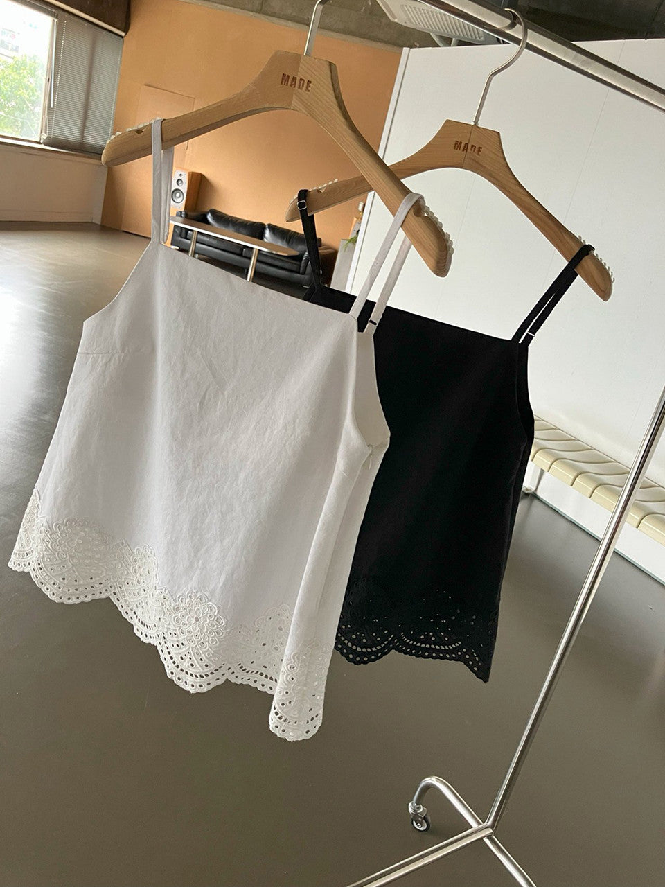 【A MA:DE】Punching Sleeveless blouse ( 2color )