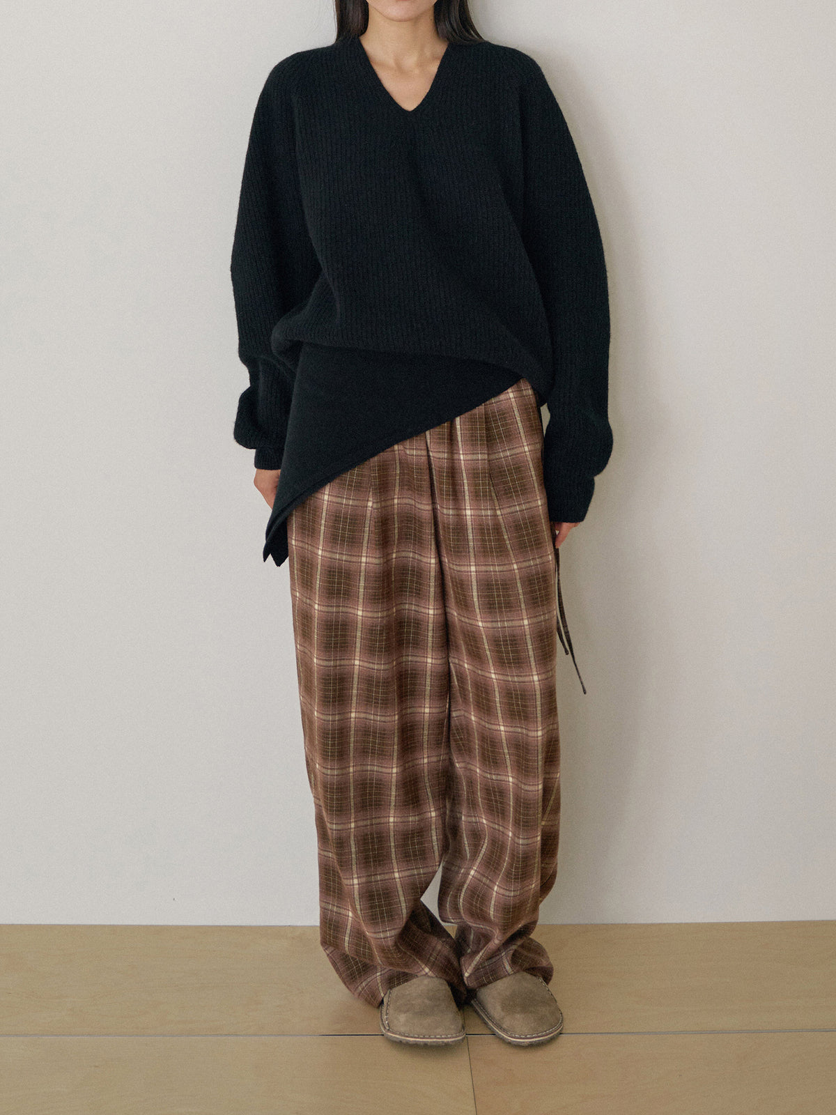 Wool V-neck Raglan Pullover - Black 3
