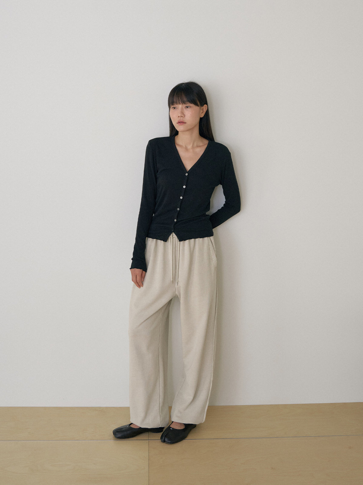 Wave V-neck Rib Cardigan - Black 3