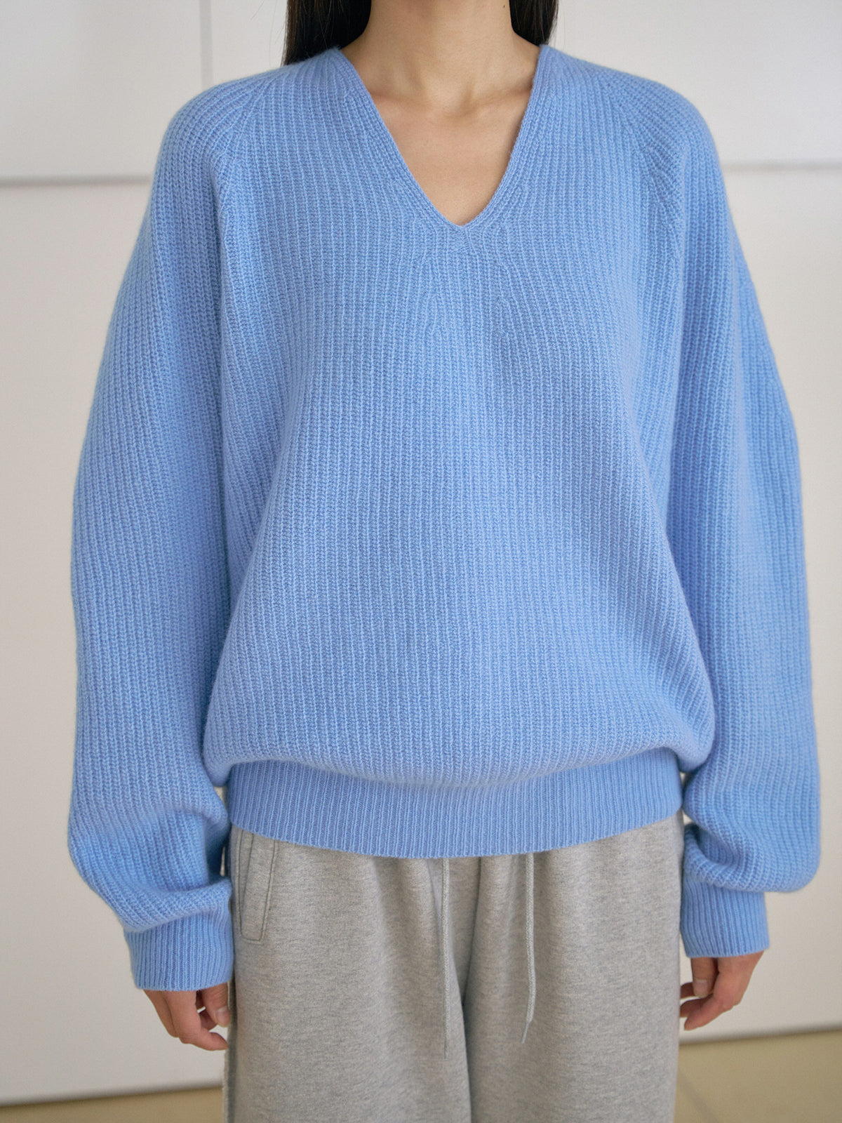 MARAN Wool V-neck Raglan Pullover - Blue 商品画像14/21