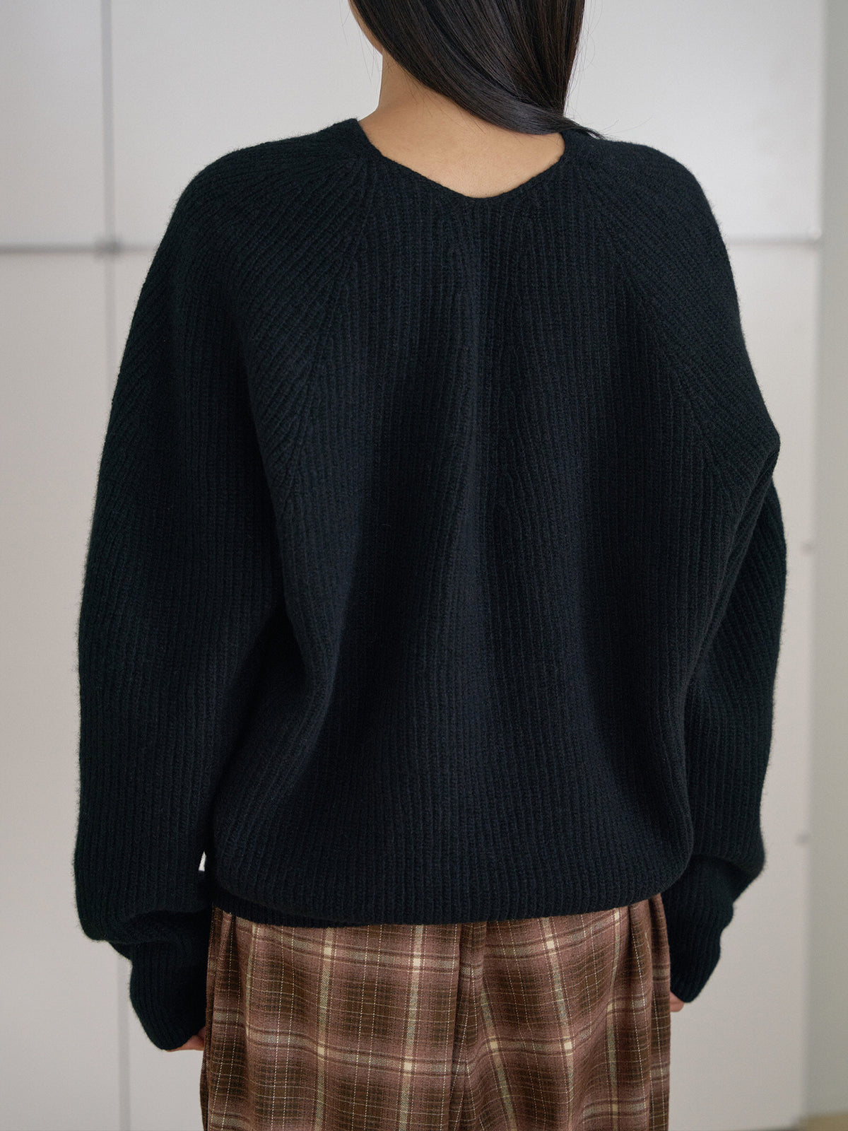 Wool V-neck Raglan Pullover - Black 11