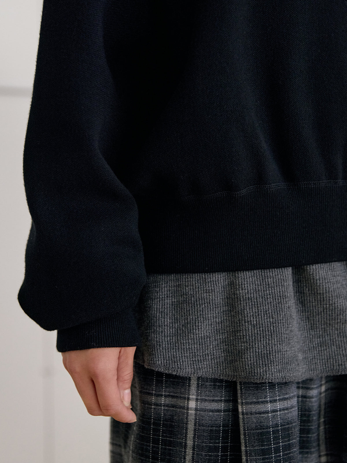 Ray Round Pullover - Black 11