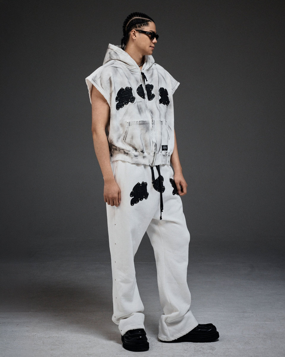 M.C.R. code stud zip-up vest HD IV