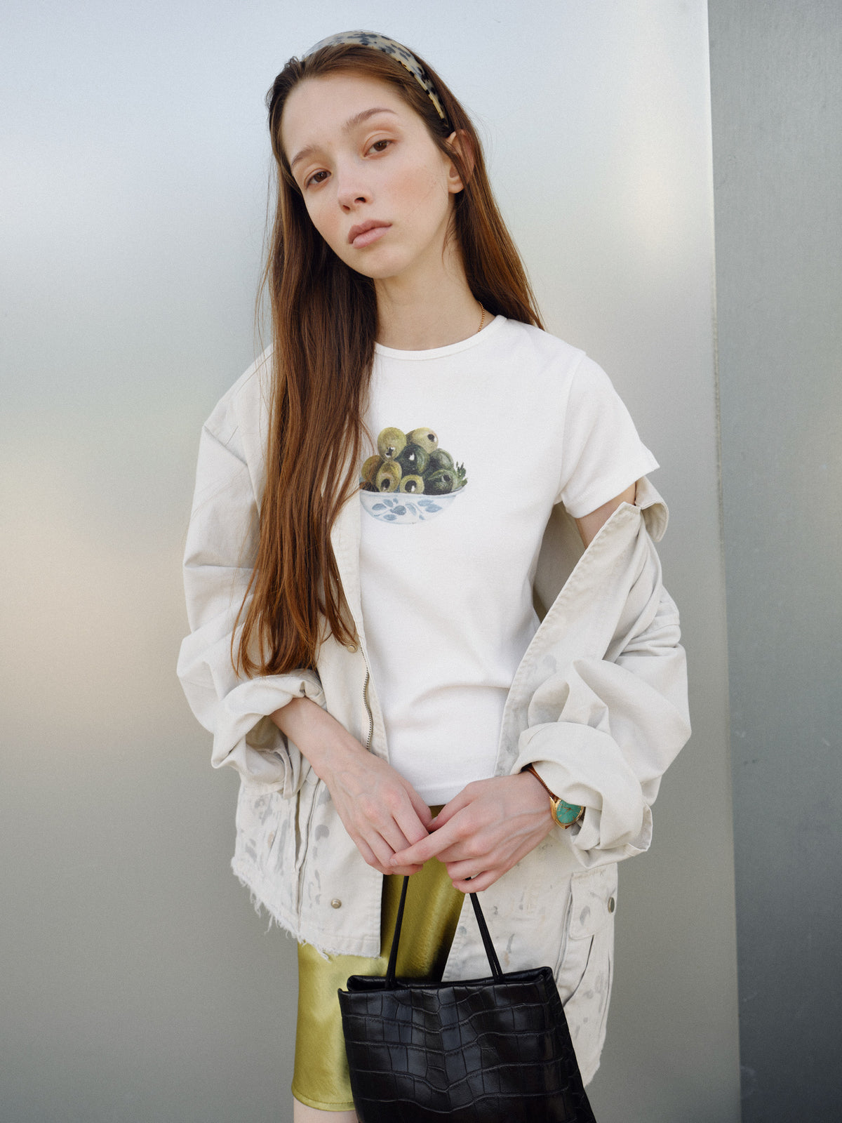 オリーブグラフィックTシャツ