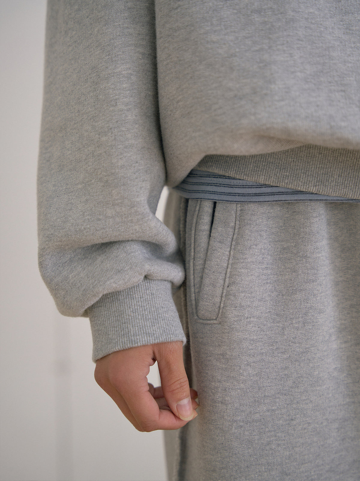 MARAN Raw Edge Sweatshirt - Gray 商品画像16/21