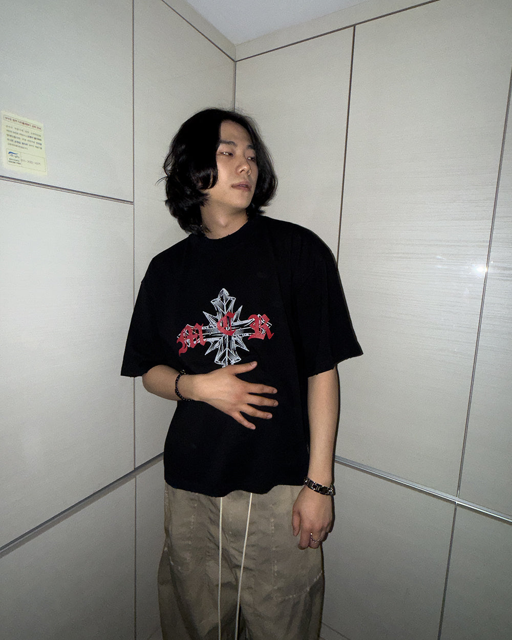Scarred cross tee BK