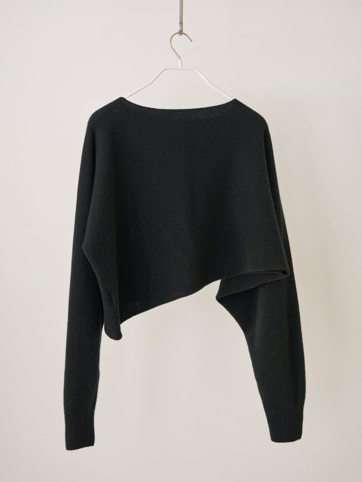 MARAN Unbalanced Boat Neck Pullover - Black 商品画像17/17