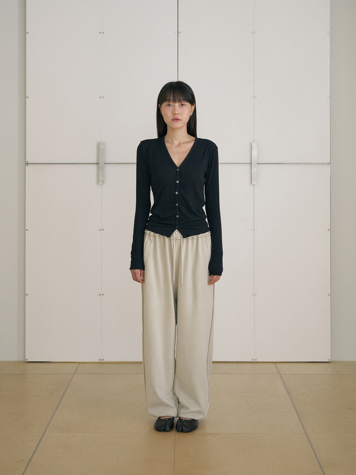 MARAN Wave V-neck Rib Cardigan - Black 商品画像14/21