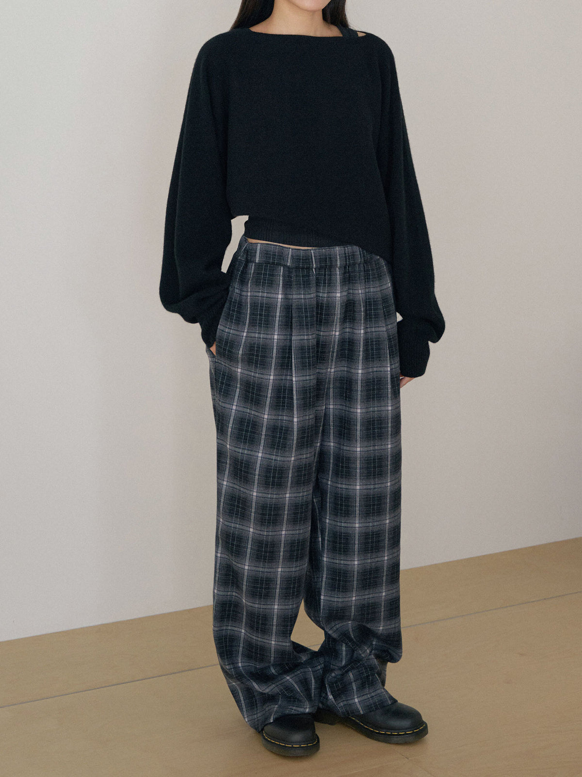 Unbalanced Boat Neck Pullover - Black 2