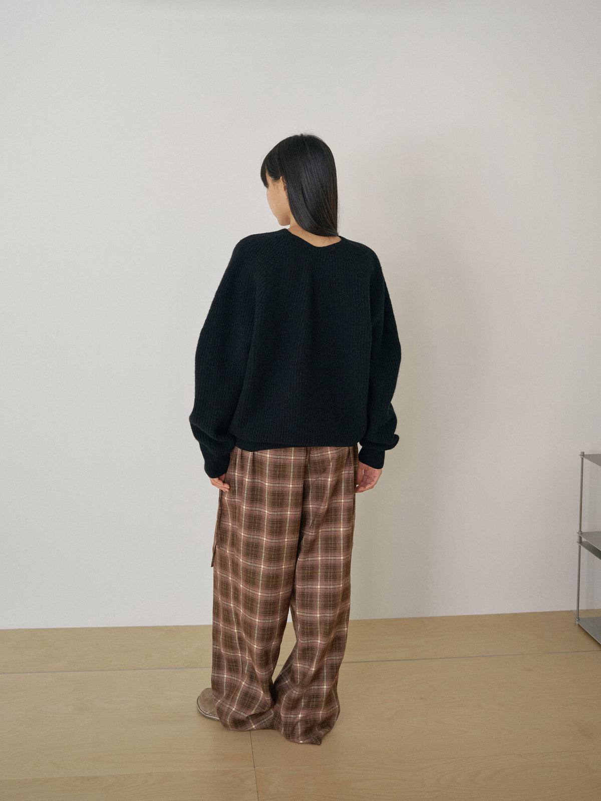 Wool V-neck Raglan Pullover - Black 5