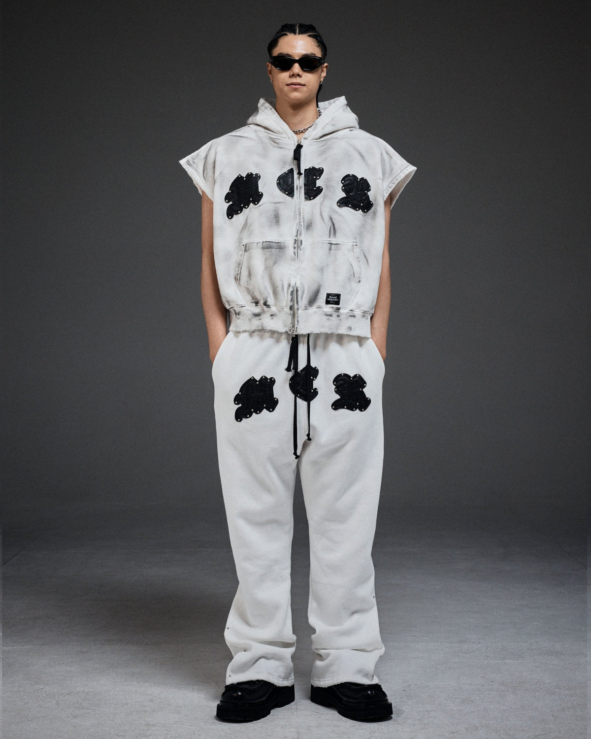 M.C.R. code stud zip-up vest HD IV