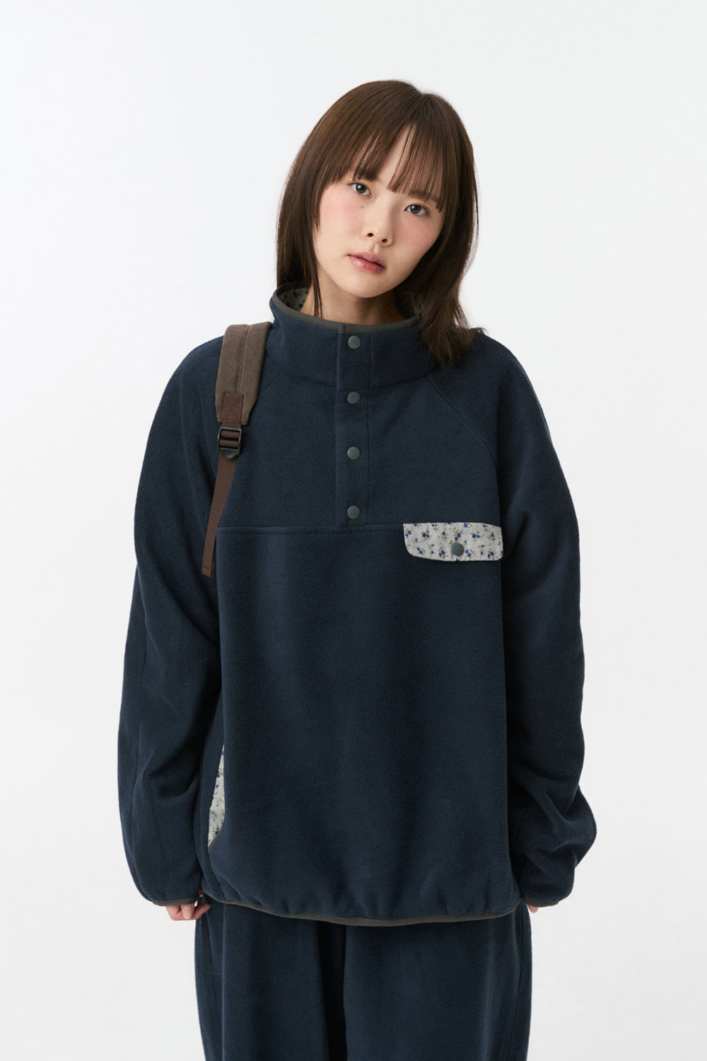 FLORAL CONTRAST FLEECE PULLOVER, NAVY