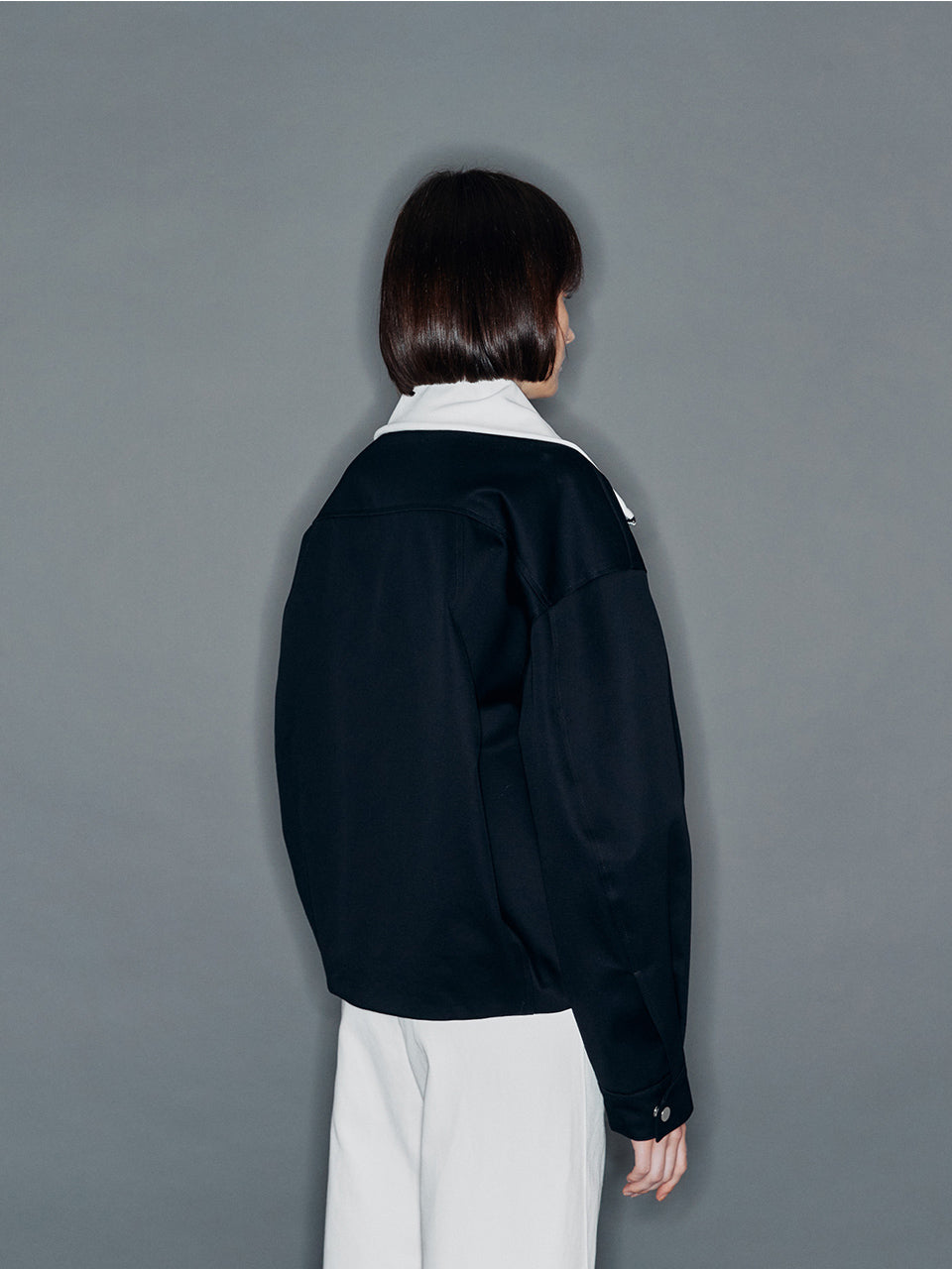 HAN. カーブラインジャケット ネイビー コーディネート