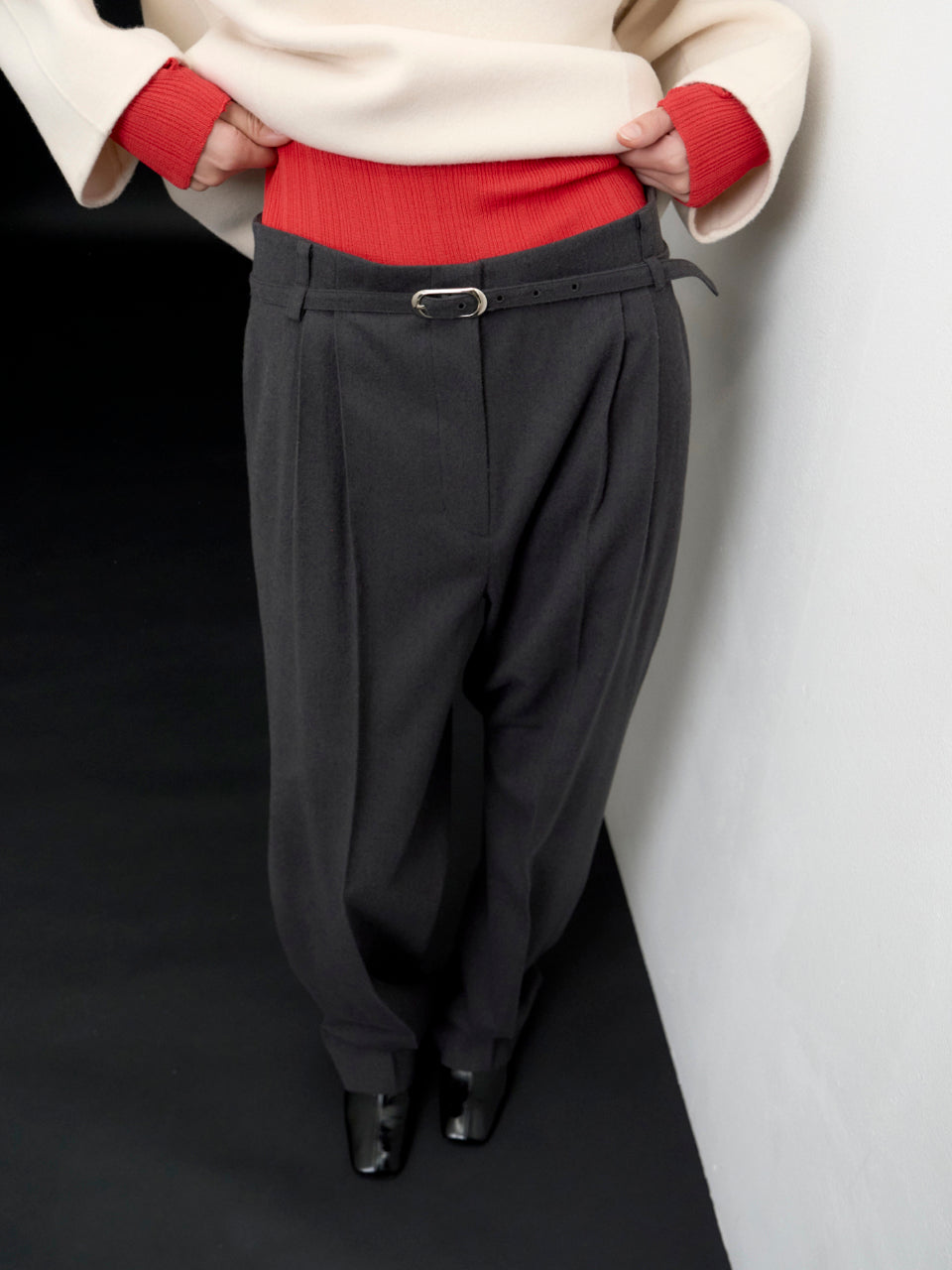 【ARIK. アリク AW】Caph belted tuck wide pants Melange charcoal