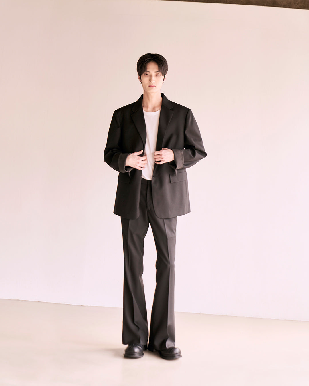 Leather Reveal Sleeve Wool Blazer_Black