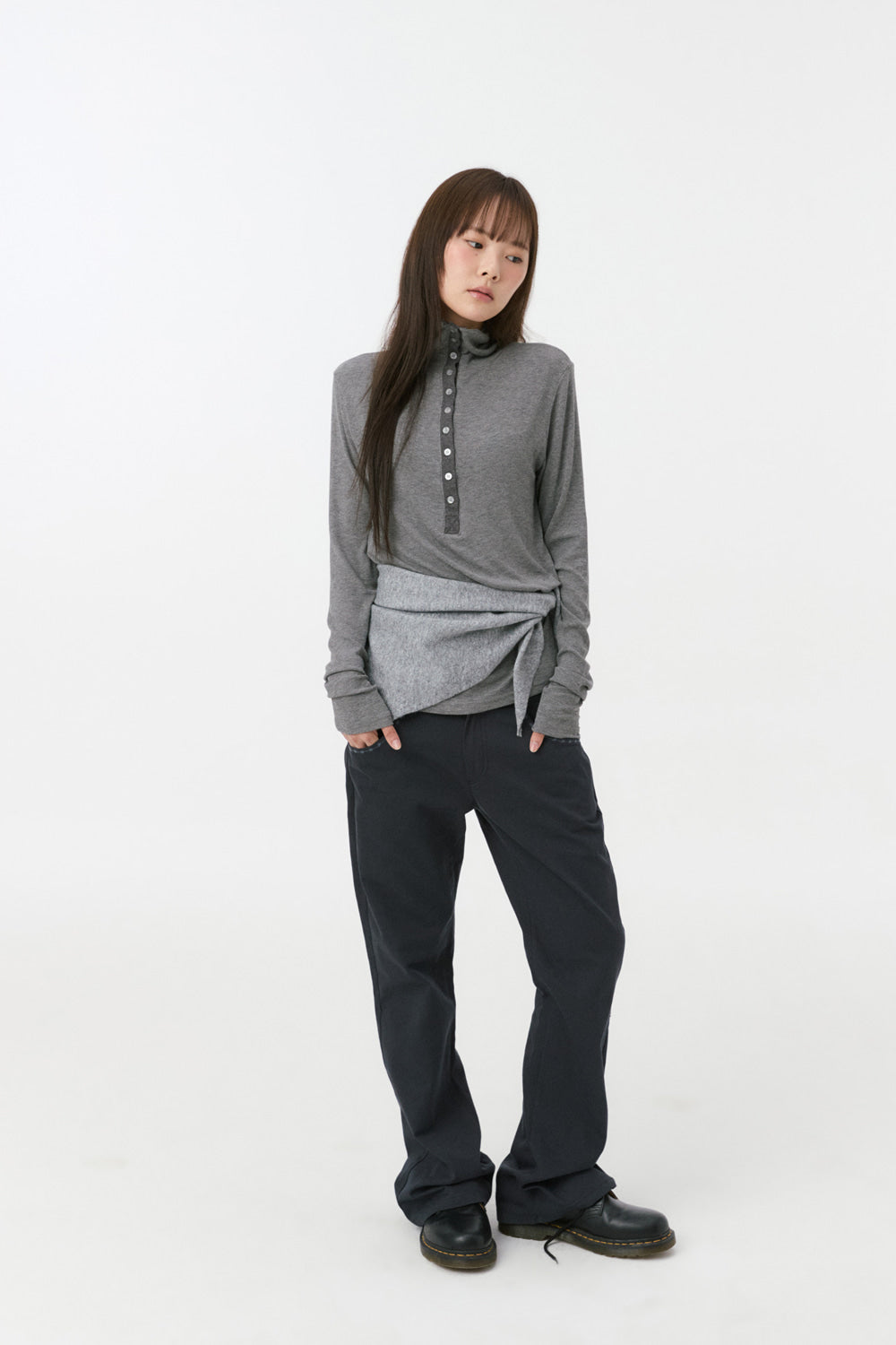 SIGNATURE LABEL KNIT SCARF, GRAY