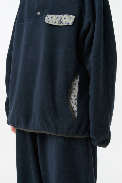 FLORAL CONTRAST FLEECE PULLOVER, NAVY