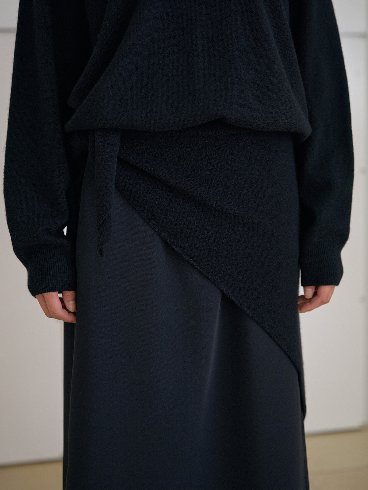 Triangle Scarf - Black 7