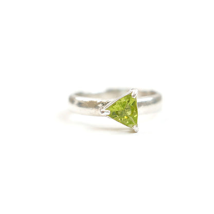 [SUMMER TAG SOL] Peridot Prong Facet 925 Silver Ring