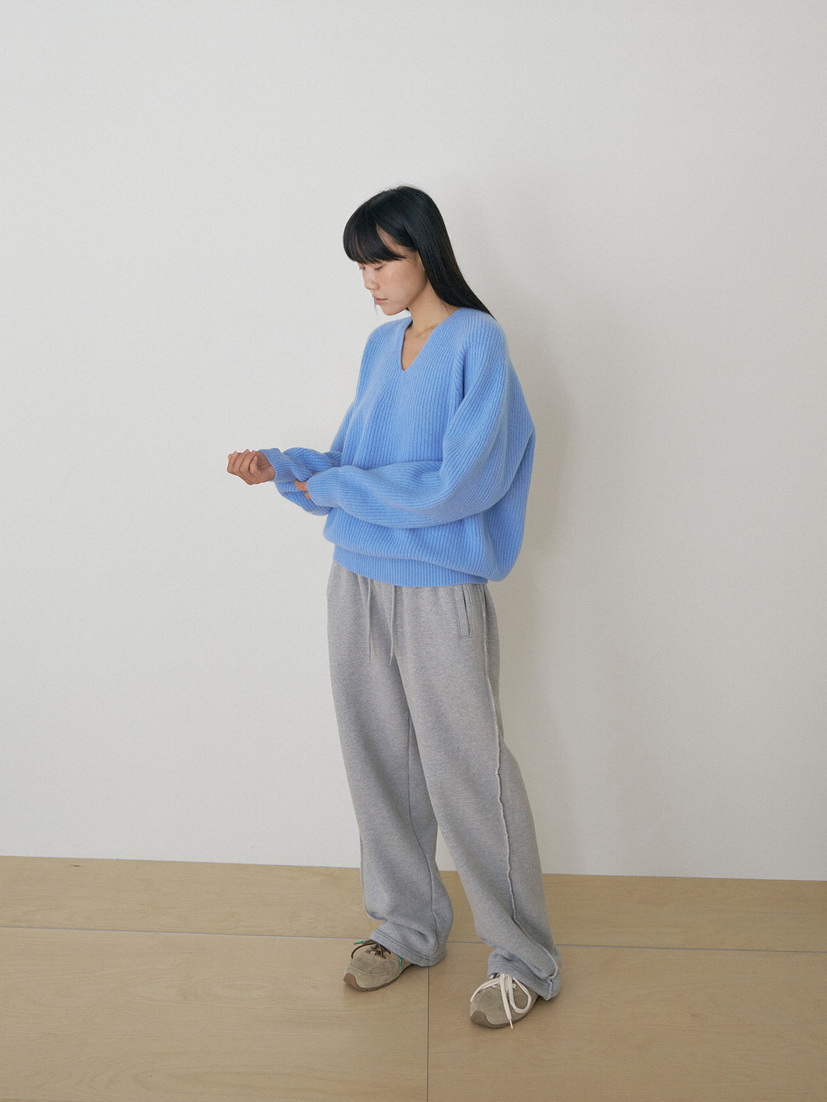 Wool V-neck Raglan Pullover - Blue 10