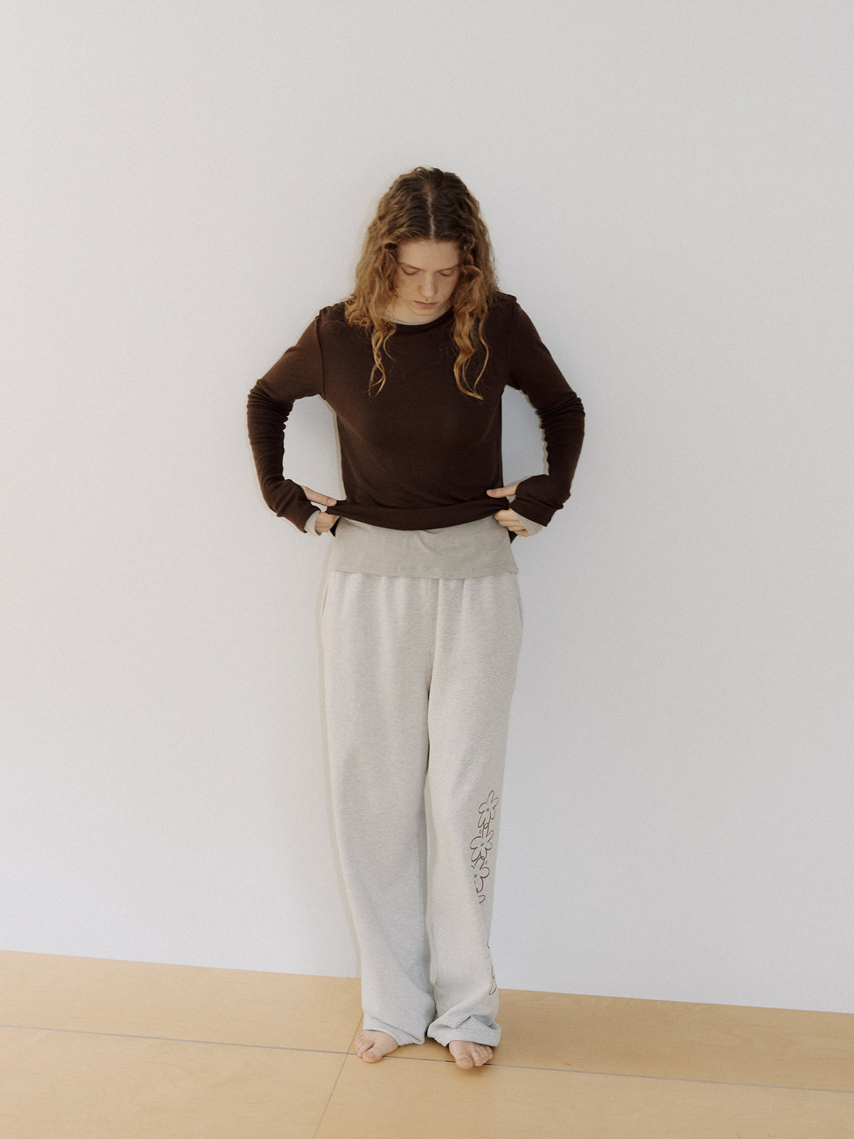 Finger Hole Long Sleeve - Brown 3