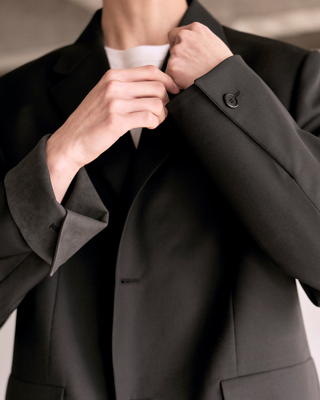 Leather Reveal Sleeve Wool Blazer_Black