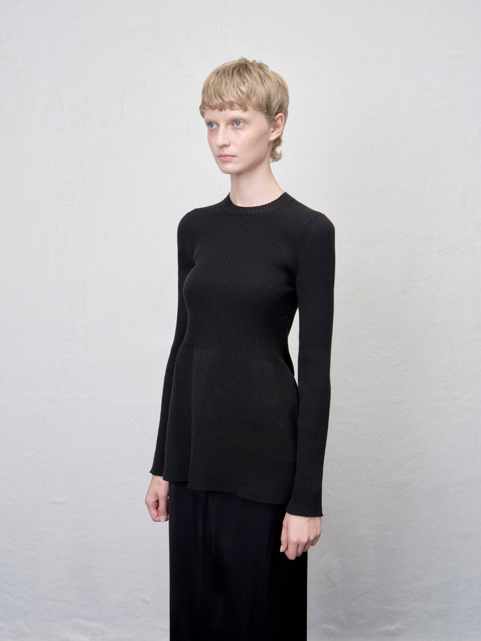 【ARIK. アリク AW】 Ara panel flare knit top Black