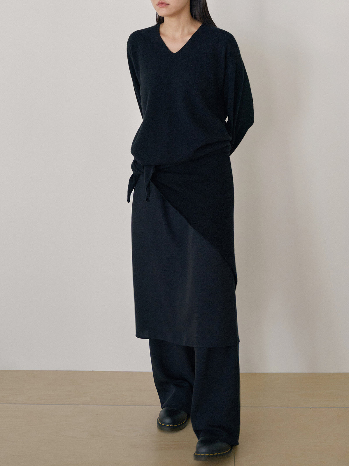 Cashmere Blend V-neck Pullover - Black 7