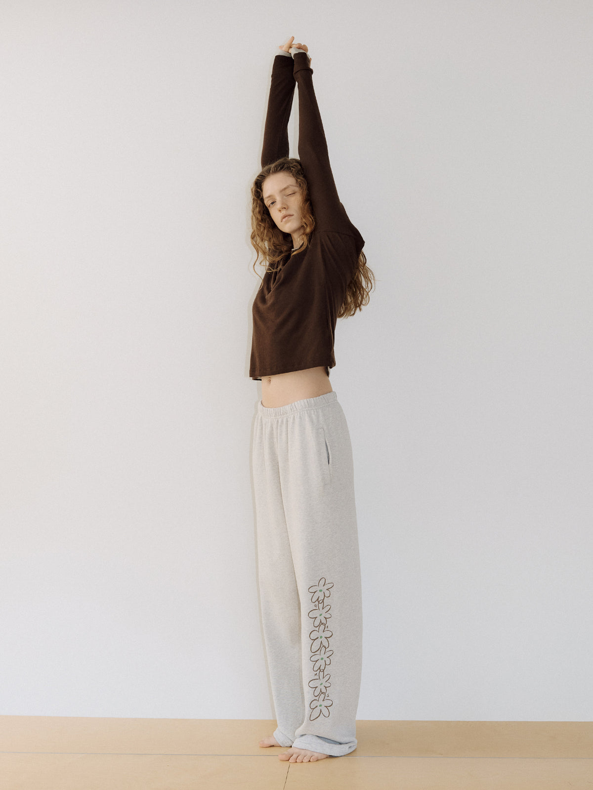 Finger Hole Long Sleeve - Brown 4