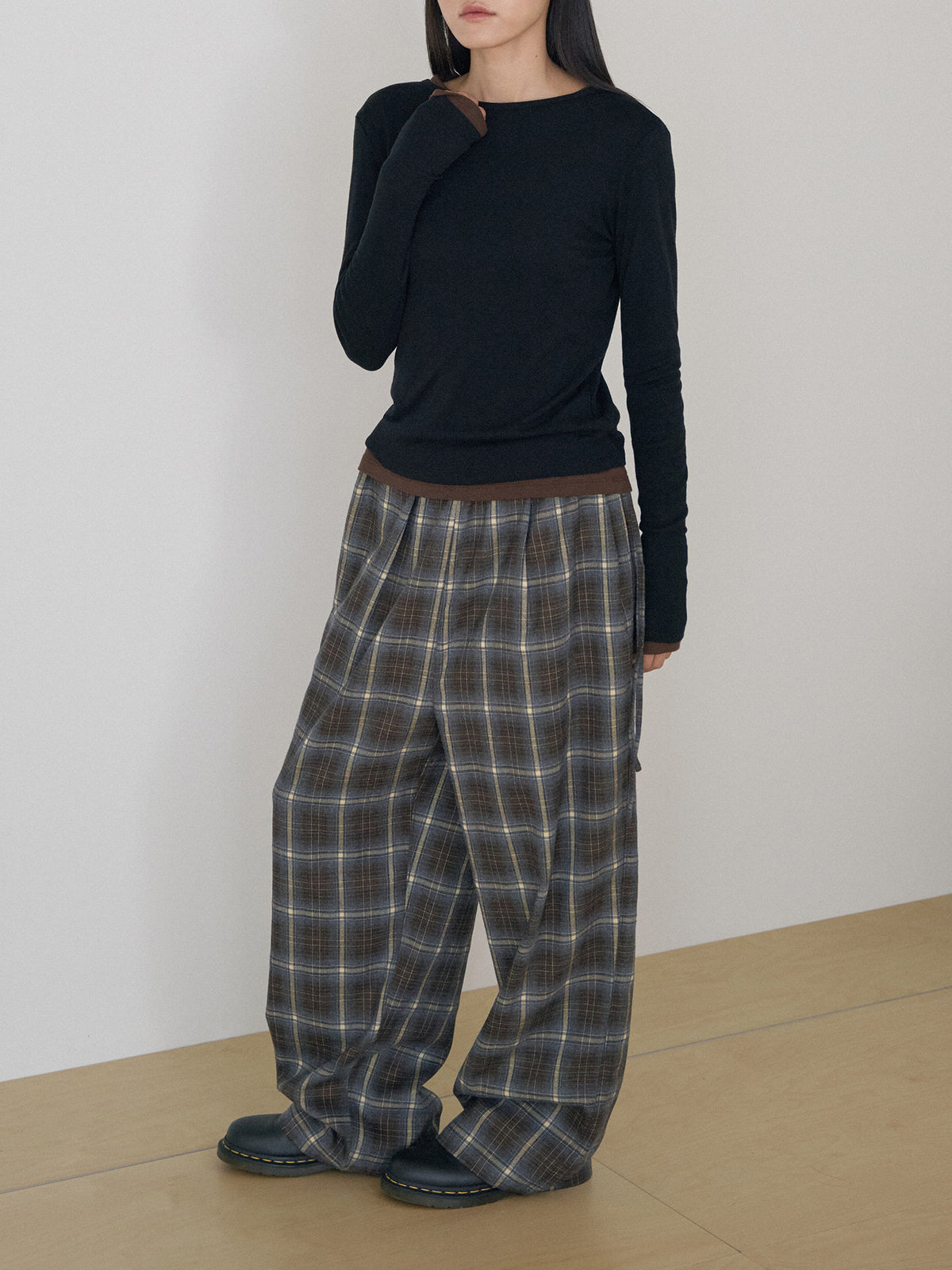 Finger Hole Long Sleeve - Black 5