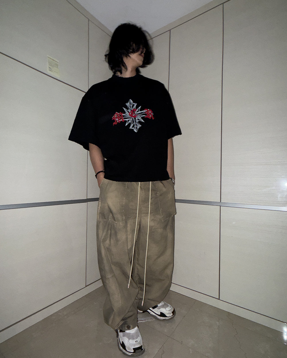 Scarred cross tee BK