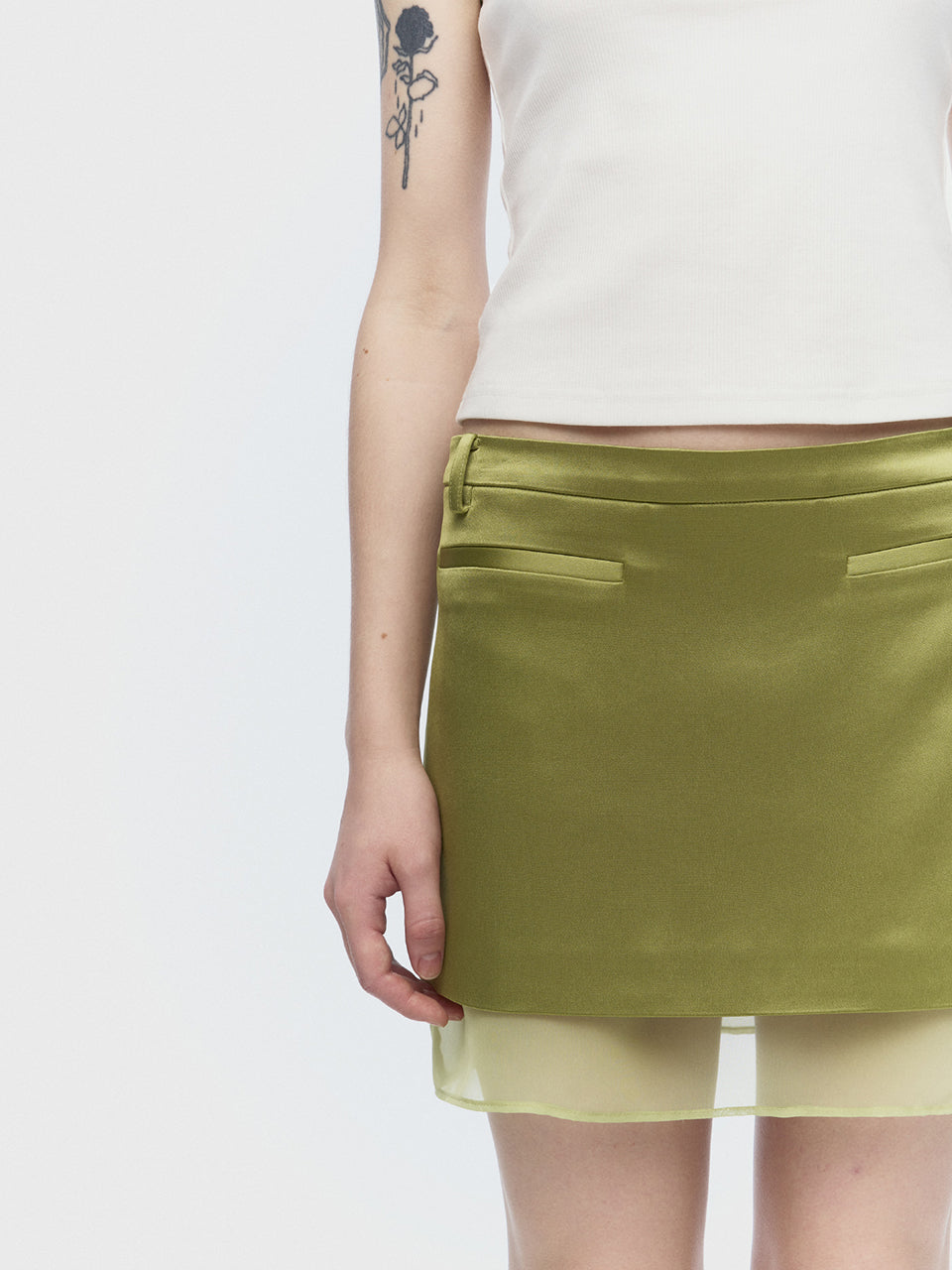 [ARIK. Arik] [24SS] [3rd Reorder] SAMAKAH Layered mini skirt Grass Green