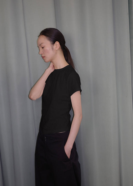 V - CUT T -BLACK