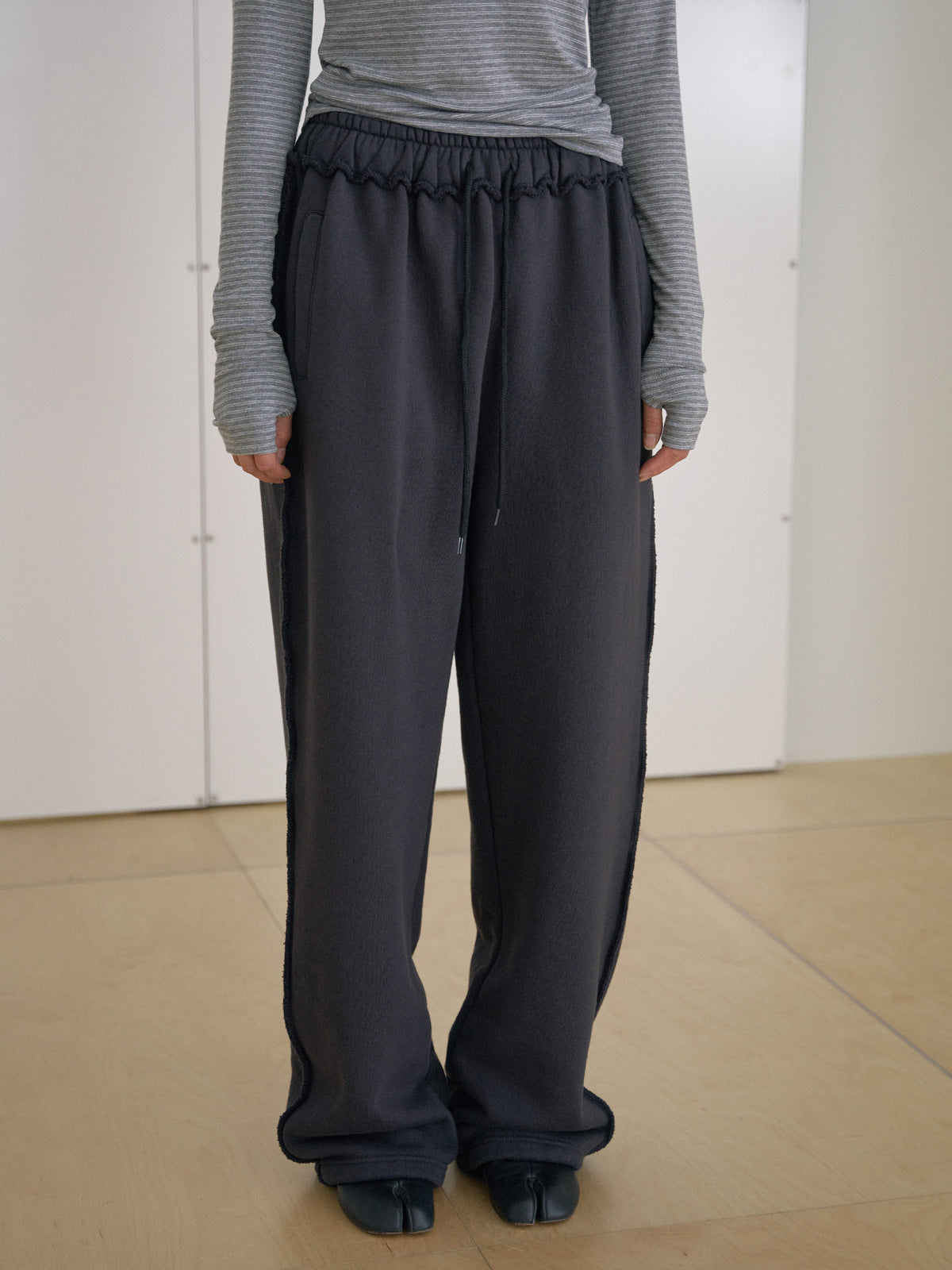 Flow Sweatpants - Charcoal 10