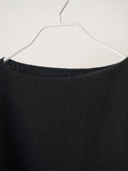 MARAN Unbalanced Boat Neck Pullover - Black 商品画像15/17