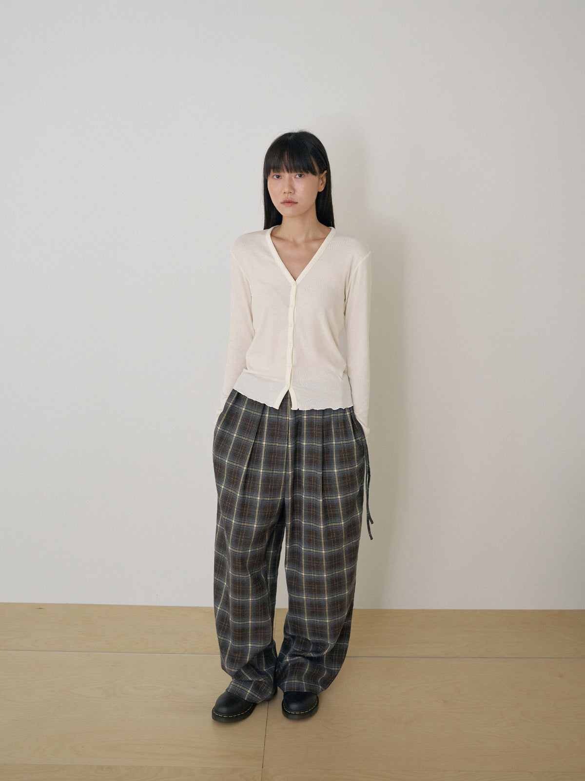 Wave V-neck Rib Cardigan - Cream 2