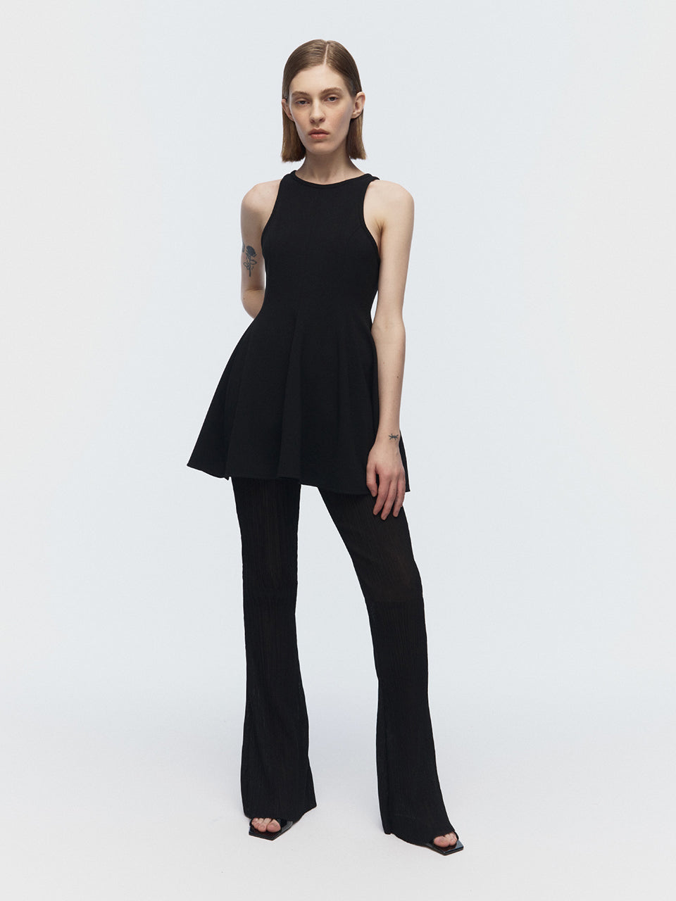 [ARIK.] [24SS] MIRA panel flare sleeveless top Black
