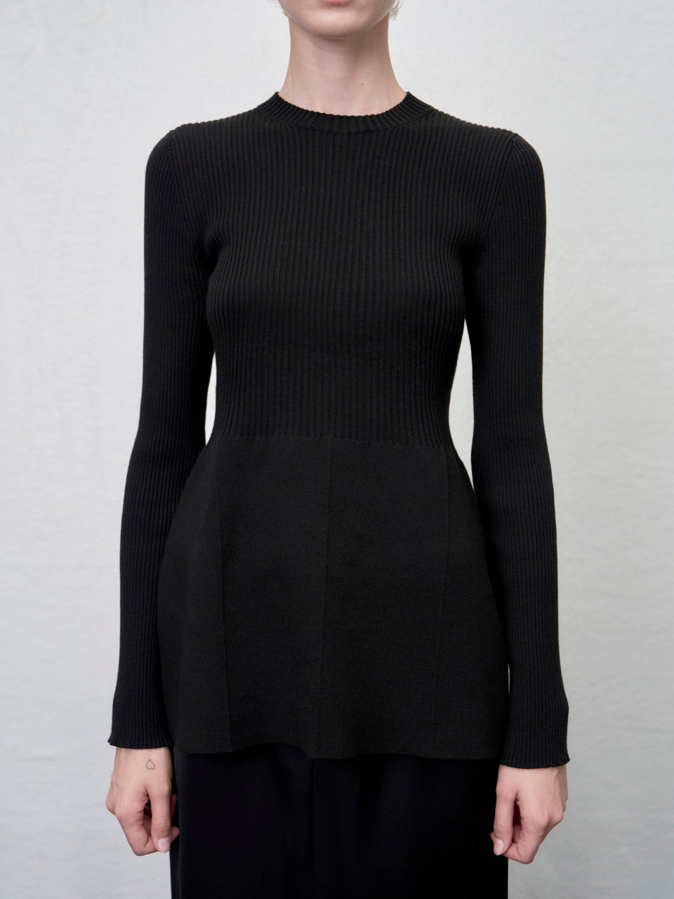 【ARIK. アリク AW】 Ara panel flare knit top Black
