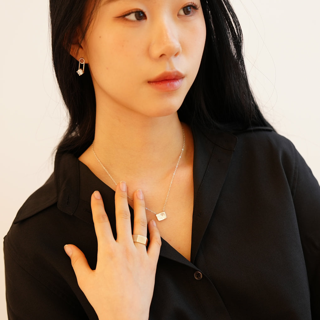 [SUMMER TAG SOL] HOLD BUTTON 925 SILVER NECKLACE